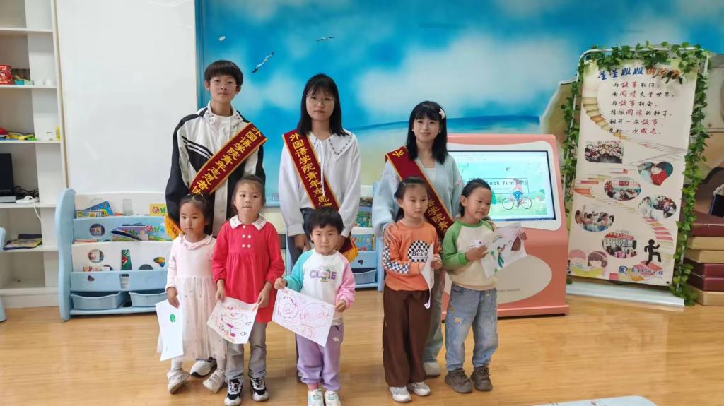 手抄报比赛颁奖现场